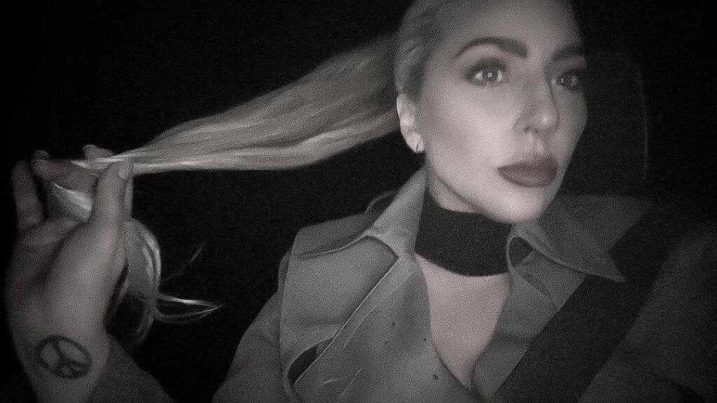 آهنگ Runway از Lady Gaga و Doechii